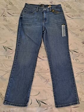 Lee Women's Straight Leg Jeans in Mid Wash Blue Size 6 Short